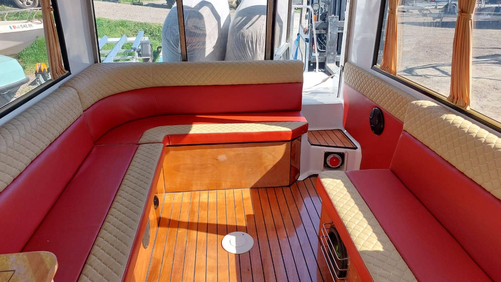 Corsar 900 Beta – spațiu interior